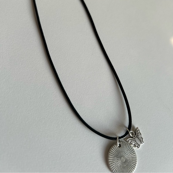 Alice in Wonderland Necklace ๐ฆ - Picture 5 of 5